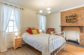 Islay House - Brick Room, Woodend